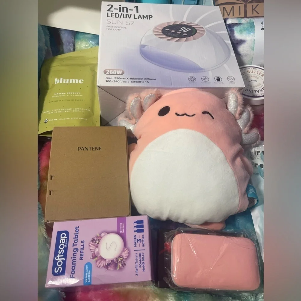 NEW Amazon BEAUTY Box, Brand NEW 📦 🔥 NO JUNK, NO used products, 5 ⭐️ rat… - Picture 8 of 16